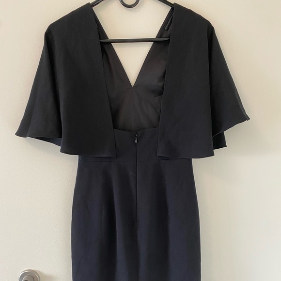 Dress the Population fitted batwing sleeve, backless dress - Picture 4 of 5